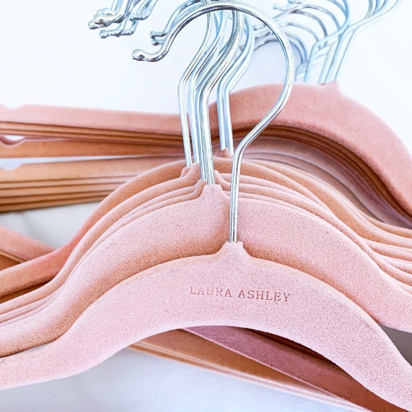 24+2 Extra Laura Ashley Pink Velvet Slim Hangers - Picture 2 of 3